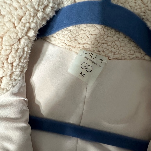 Pink calia fuzzy vest - Picture 2 of 4